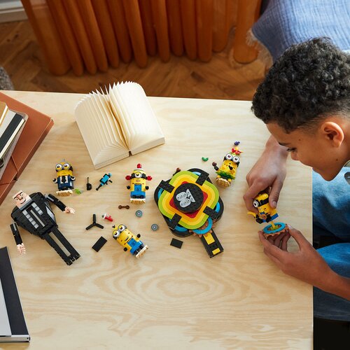 Lego Despicable Me 75582 Gru i Malci izgrađeni od kockica Cene
