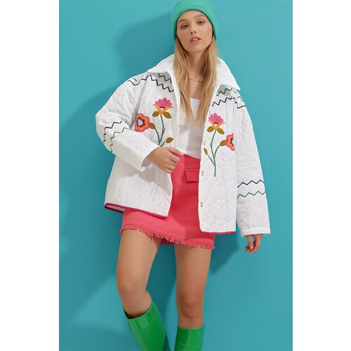 Trend Alaçatı Stili Women's White Floral Embroidered Quilted Coat Cijene