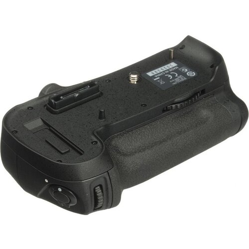 Nikon MB-D12 Multi-Power Battery Pack (D800) Slike