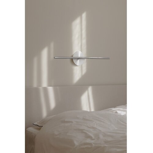 UMAGE Metalna LED zidna lampa s mogućnosti zatamnjivanja u srebrnoj boji Omni Wall &amp;ndash; Slike