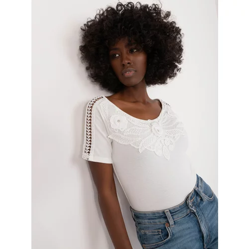 Fashion Hunters Ecru blouse with lace and short sleeves