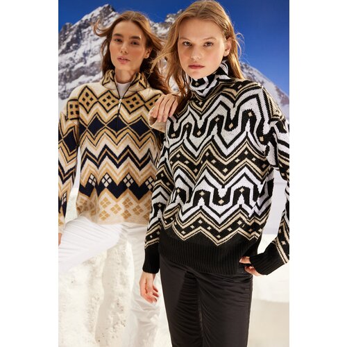 Trendyol Winter Essentials Black Wide Fit Soft-Texture, Patterned Knitwear Sweater Slike