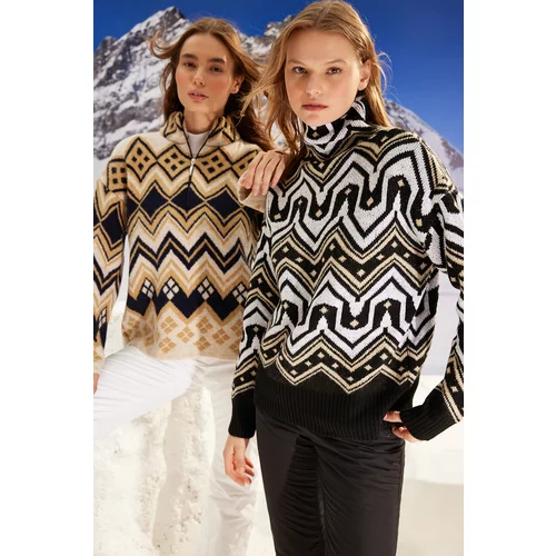 Trendyol Winter Essentials Black Wide Fit Soft-Texture, Patterned Knitwear Sweater