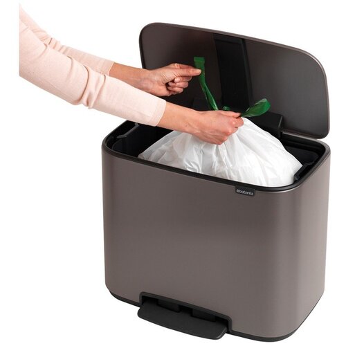 Brabantia Bo pedalni koš za smeti 36 L s plastičnim vložkom - Platinum Cene