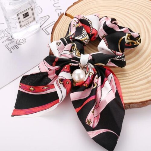 Beloved Svilen scrunchie s perlo Cene