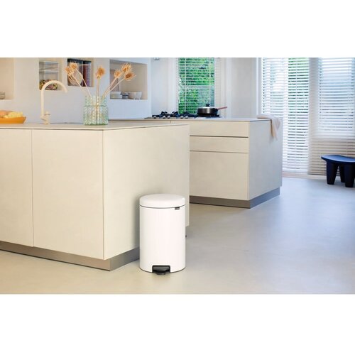 Brabantia Ko&amp;scaron; za smeti s pedalom 20 L s plastičnim vložkom - bela Slike