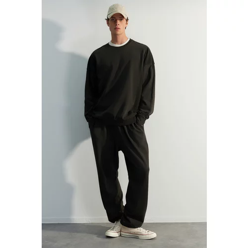 Trendyol Limited Edition Anthracite Men's Oversize/Wide-Fit Anti-aging/Faded Effect 100% Cotton Panel Sweatshirt.
