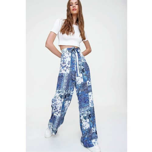 Trend Alaçatı Stili Women's Blue Patterned Casual Cut Trousers Slike