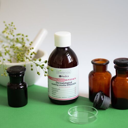 Bielenda Dr Medica Capillaries pomirjevalna micelarna voda za kožo, ki je nagnjena k rdečici 250 ml Slike