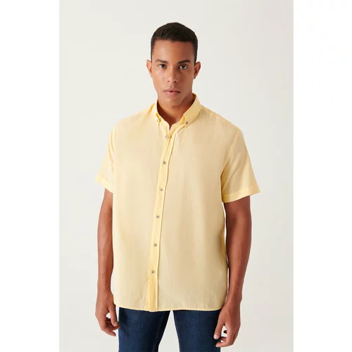 Avva Yellow Buttoned Collar 100% Cotton Thin, Short Sleeved Regular Fit Shirt.