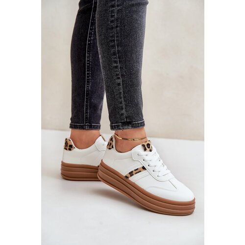 FG2 Comfortable Women's Sport Shoes On The Platform White Devan Cene