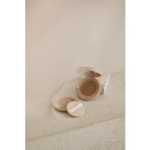 Thim Luminous Skin Cushion dolgoobstojni tekoči puder v gobici za osvetljevanje kože in hidratacijo odtenek 23 Natural Beige 15 g Slike