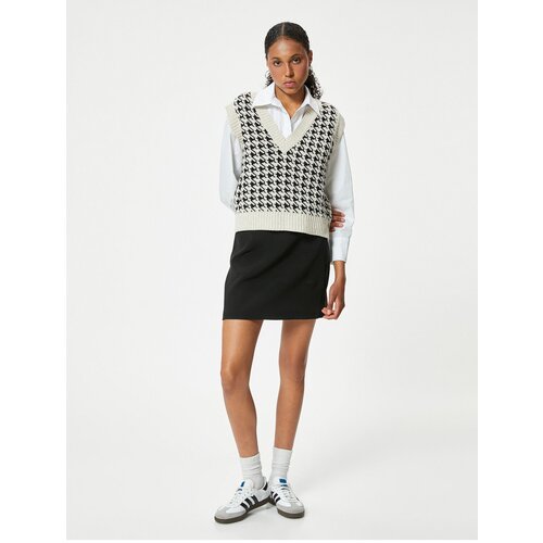 Koton Sleeveless Knitted Sweater V-Neck Houndstooth Patterned Slike