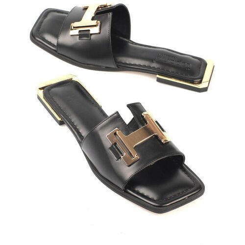 Capone Outfitters Capone Blunt Toe Women's Slippers with Metal Buckle and Metal Heel Detail Cene