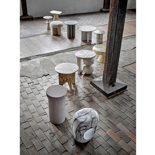 Bloomingville Okrogla stranska mizica v hrastovem dekorju &amp;oslash; 45 cm Aio &amp;ndash; Slike