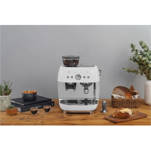 Smeg EGF03WHEU Aparat za kavu 50-ih s za integriranom mlincem kavu Bijeli Slike