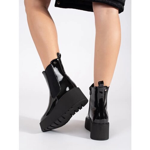 SEASTAR Black patent women's Chelsea boots on a wedge Cene