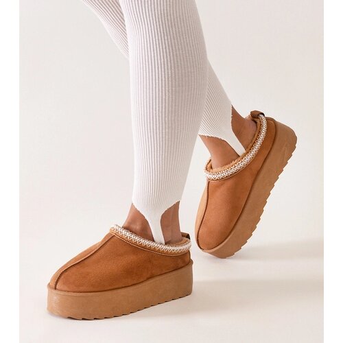 Gemre Brown slippers decorated with embroidery on a high platform Luanela Slike