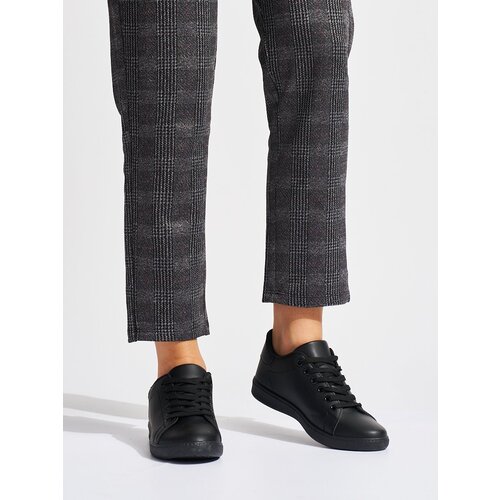 Shelvt Comfortable black trainers Slike