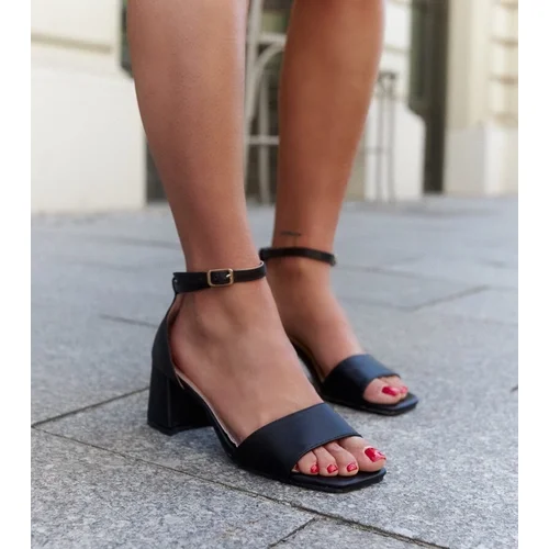 D/CEO Black sandals on a block heel Millo