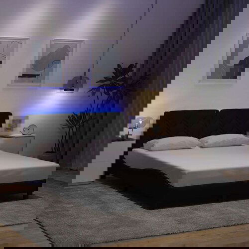 VidaXL Posteljni okvir z LED brez vzmetnice črn 140x190 cm blago Slike