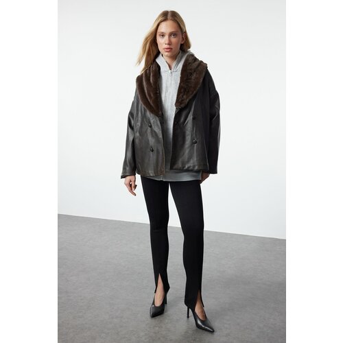 Trendyol Dark Brown Oversize Faux Leather Coat with Fur Detail on Collar Cene