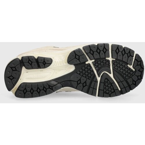 New Balance Superge M2002RCC bež barva Slike
