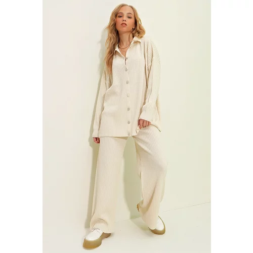 Trend Alaçatı Stili Women's Cream Buttoned Self Textured Knitwear Suit
