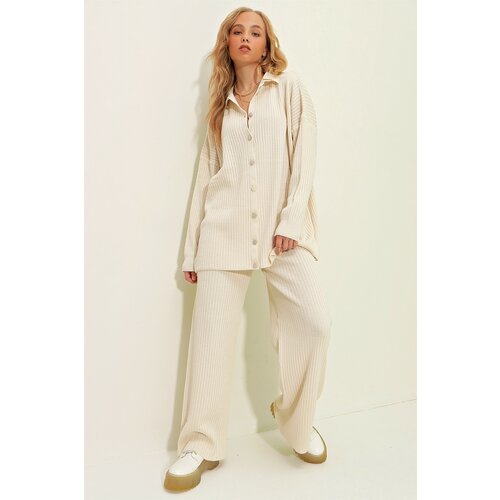 Trend Alaçatı Stili Women's Cream Buttoned Self Textured Knitwear Suit Slike