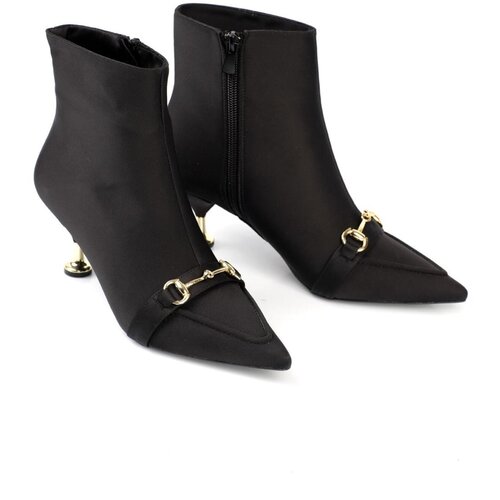 Capone Outfitters Capone Women&amp;#039;s Pointed Toe Pyramid Buckle Boots. Slike