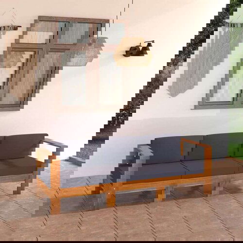  Vrtni trosjed od bagremovog drva s tamnosivim jastucima Cijene