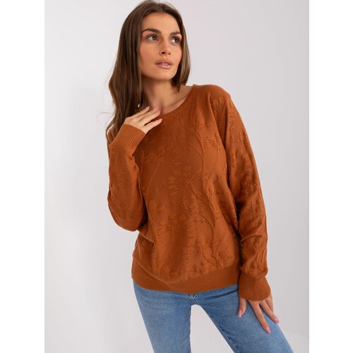 Fashion Hunters Light brown classic sweater with a round neckline Slike