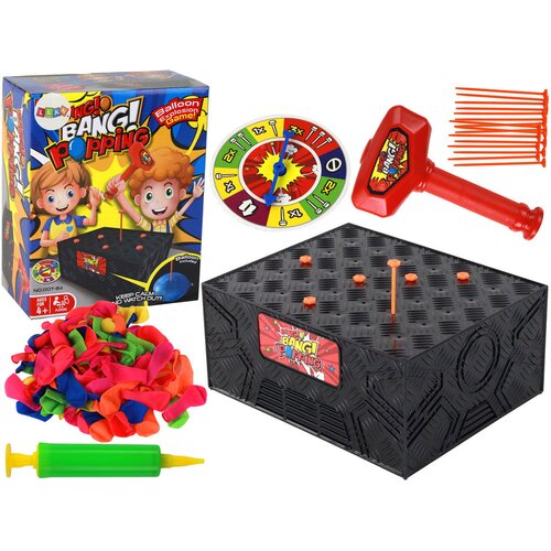 Family Arcade Game: Pop the Balloon with Hammer and Nails Cene