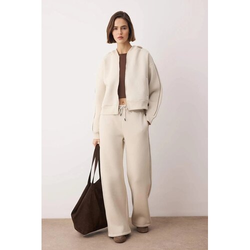 TRENDYOLMILLA Ženski set duks i pantalone TWOAW26EM00000, Bež Slike
