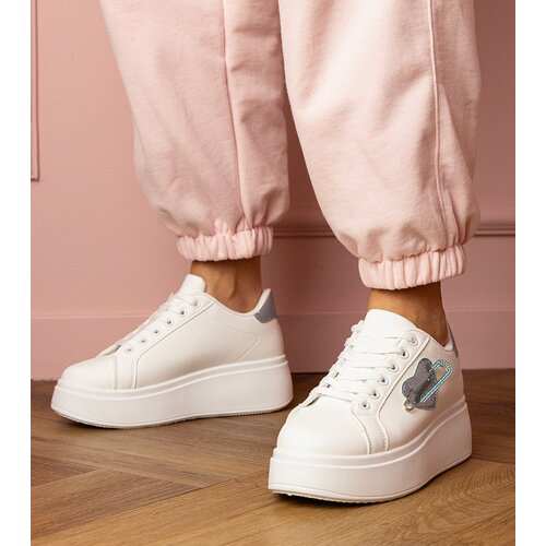 D/CEO marka niezdefiniowana White sneakers with a blue heart and a zircon pin Lerisol Cene