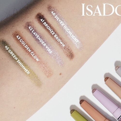 IsaDora The Eyeshadow Stick Shimmer dolgoobstojna senčila za oči v svinčniku z ble&amp;scaron;čicami odtenek 45 Green Shimmer 1.2 g Slike