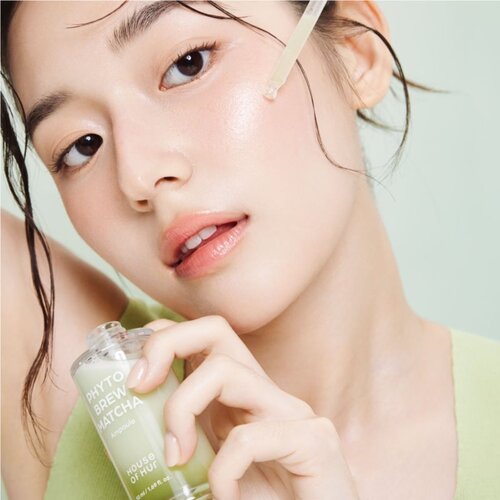 HOUSE OF HUR Phyto Brew Matcha Ampoule hidratantni i umirujući serum za sjaj lica 50 ml Slike