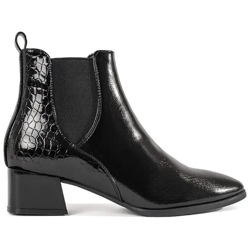 Shelvt Women&amp;#039;s black Chelsea boots with an almond toe Slike