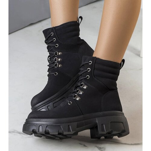 Gemre Black ankle boots with a chunky sole Lyric Cene