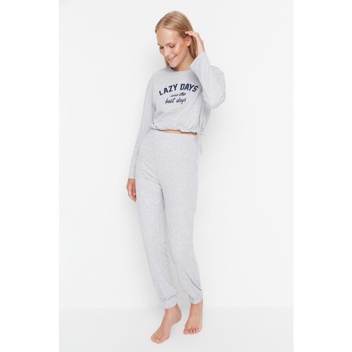 Trendyol Gray Slogan Printed Knitted Pajamas Set Slike