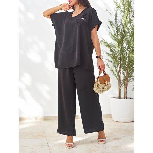 Resti Women&amp;#039;s set with short sleeves, decorative flower, and wide pants Slike