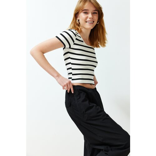 Trendyol Black Fitted/ Body-Sitting Crop Pool Collar Short Sleeve Flexible Knitted T-Shirt Cene