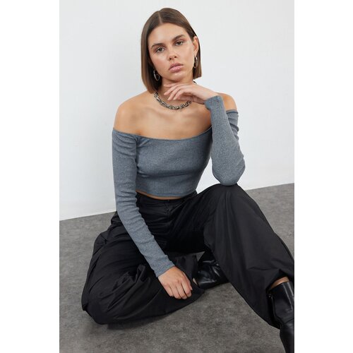 Trendyol Dark Gray Fitted Super Crop Carmen Collar Ribbed Stretch Knitted Blouse Slike