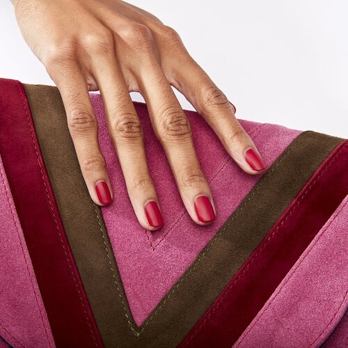 Essie gel couture nadlak za nohte z mat učinkom 13,5 ml Slike