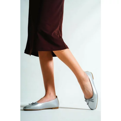 Capone Outfitters Capone Hana Trend Silver Women's Flats in Silver