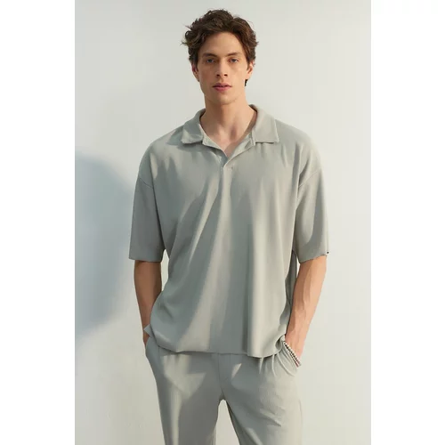 Trendyol Limited Edition Stone Men's Oversize/Wide Short Sleeves, Anti-Crinkle Textured Ottoman Seamless Polo Collar T-Shirt.