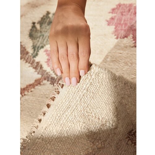 Elle Decoration Kremno bela ročno tkana preproga iz jute 80x150 cm Roya Violette &amp;ndash; Slike