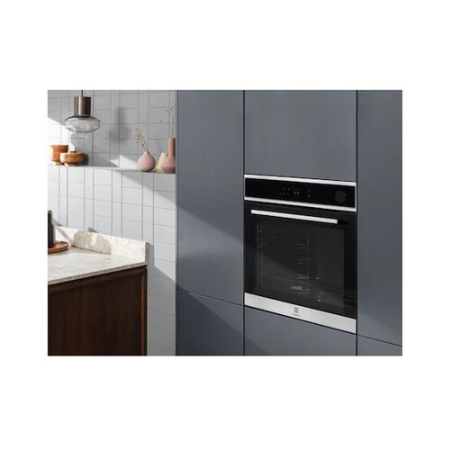 Electrolux ugradna rerna EOC8P39WX Slike