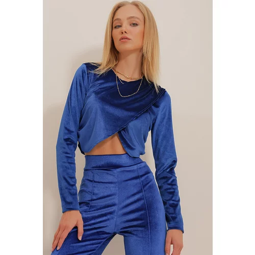 Trend Alaçatı Stili Women's Saxe Blue Crew Neck Wrapped Velvet Crop Blouse