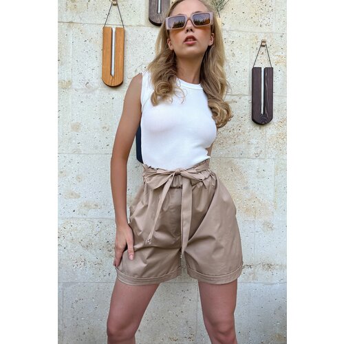 Trend Ala&amp;ccedil;atı Stili Women&amp;#039;s Beige Elastic Waist Belt Double Pocket Double Leg Carrot Gabardine Shorts Slike